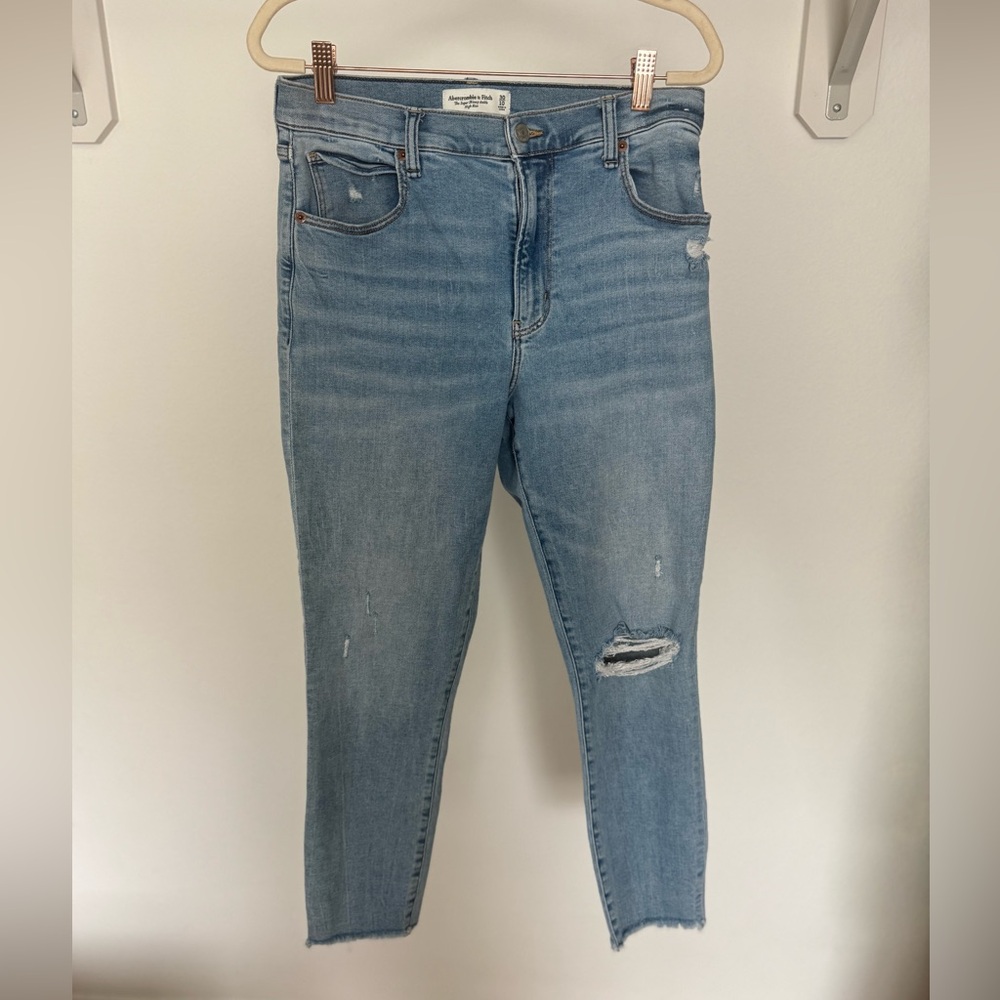 Abercrombie Super Skinny High Rise Jeans | Size 30 | Distressed Raw Hem
